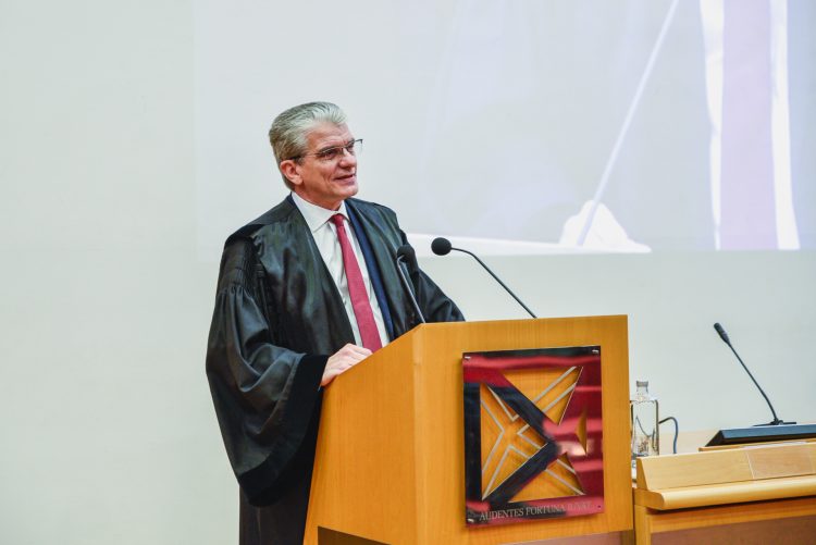 Il professore di Chimica Analitica guiderà l’Ateneo dal 1° ottobre 2025. Succede a Giovanna Iannantuoni.