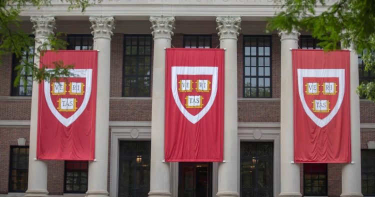 Harvard è alla ricerca di altre università per ospitare i suoi studenti stranieri