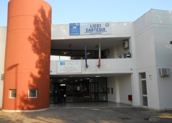 liceo cartesio triggiano svastica
