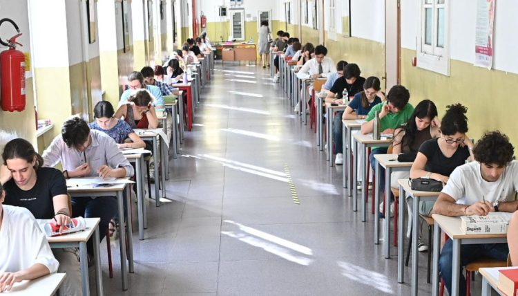 Maturità, dal prossimo anno cambia tutto. Valditara: “Valutare lo sviluppo della persona”