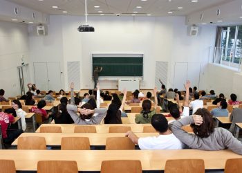 Università, perché in Italia si fatica a laurearsi (e come uscirne): dalle strategie individuali agli errori di sistema