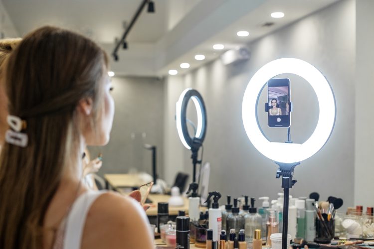 Quanto guadagna un influencer nel 2025? Tutte le cifre reali