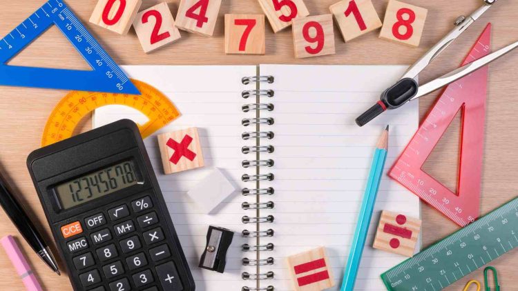 Lezione di matematica all’università – studenti che studiano matematica