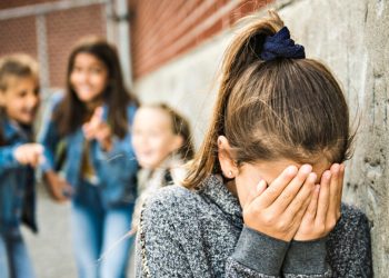 Suicida a 15 anni per sospetto bullismo, il fratello scrive a Valditara che invia gli ispettori