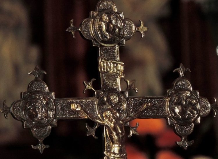 crocifisso rovesciato satanico