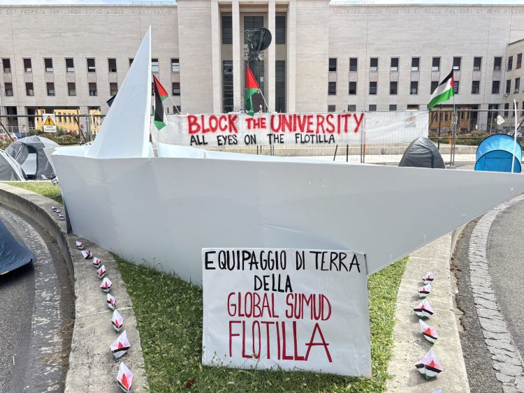 Tende alla Sapienza per la Flotilla: “Se la attaccano pronti a bloccare l’università”