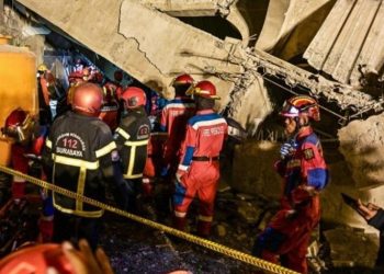 Indonesia, crolla una scuola islamica a Giava: tre morti e 38 studenti dispersi