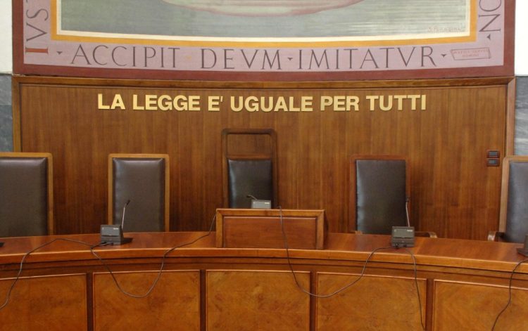 Insegnante rimprovera Ds davanti agli studenti e finisce in tribunale