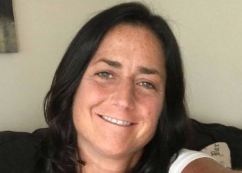 Amy-Morrell-insegnante calcio petto