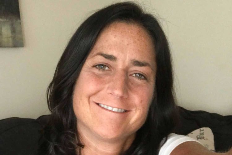 Amy-Morrell-insegnante calcio petto