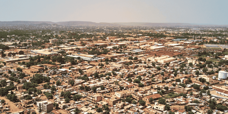 Mali sull’orlo del collasso: assedio jihadista blocca carburante e paralizza la capitale