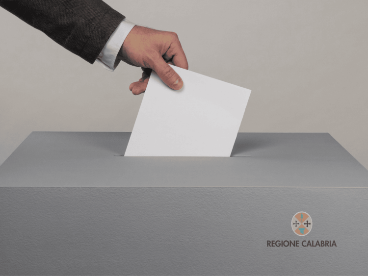 Regionali Calabria: exit poll spingono Occhiuto in testa, affluenza in calo
