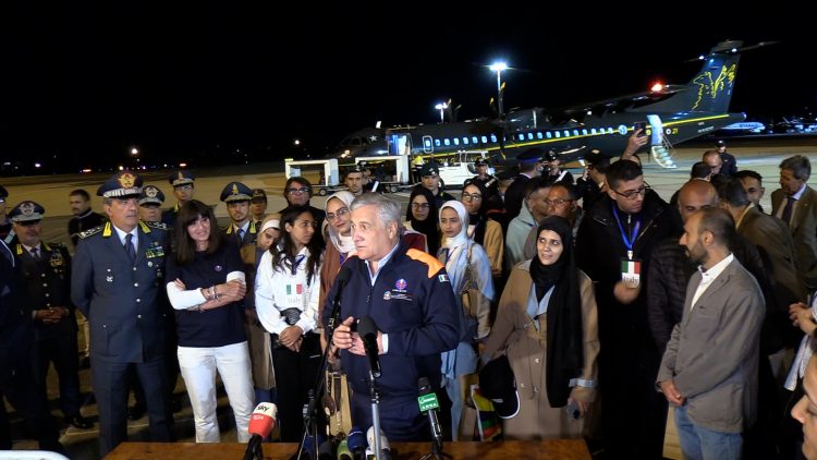 Arrivati in Italia 40 studenti da Gaza. Bernini: “Orgogliosa per primo corridoio universitario”