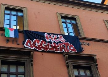 Studentessa precipita nel seminterrato della scuola occupata a Roma: arriva l’ambulanza