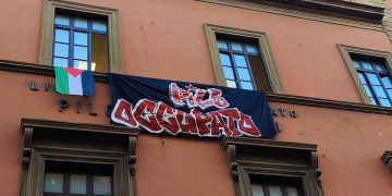 Studentessa precipita nel seminterrato della scuola occupata a Roma: arriva l’ambulanza