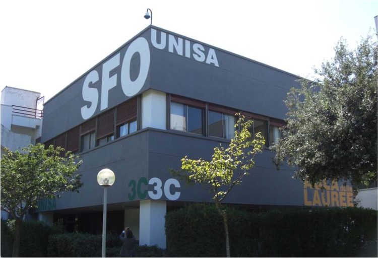 Sospeso professore di Medicina all’Università di Salerno per stalking e concussione