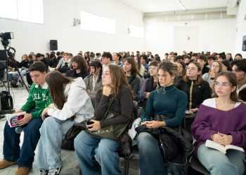 giovani in aula