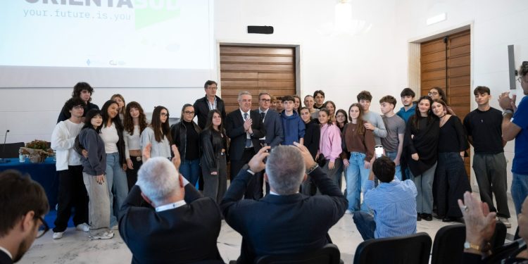 giovani alla premiazione del Premio Orientasud 2025