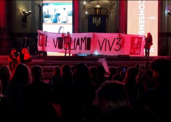 Educazione sessuo-affettiva, la protesta di studentesse e docenti: “Libertà di insegnamento in pericolo”