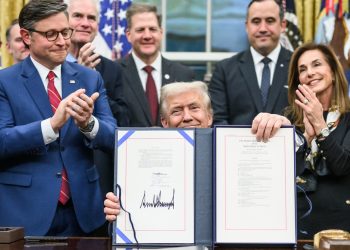 Trump firma la fine dello shutdown più lungo della storia Usa