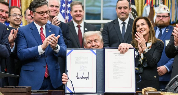 Trump firma la fine dello shutdown più lungo della storia Usa