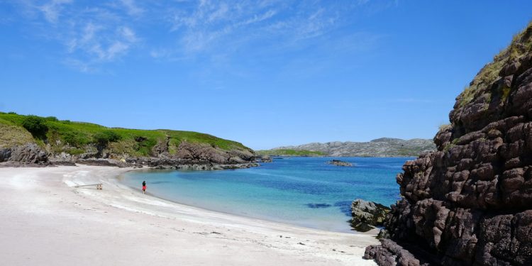 5mila euro al mese e alloggio gratis per vivere su un’isola deserta: l’offerta di lavoro virale dalla Scozia