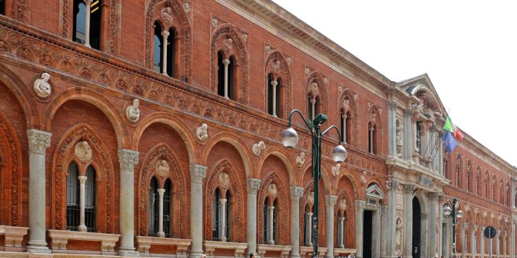 Milano rafforza la rete contro la violenza maschile sulle donne: le università entrano nel protocollo