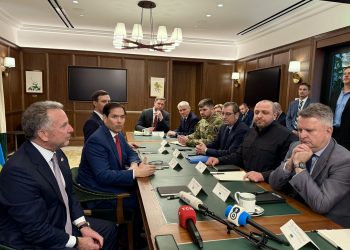 Zelensky: “Giorni decisivi per la pace”. A Miami colloqui intensi tra Kiev e la squadra di Trump