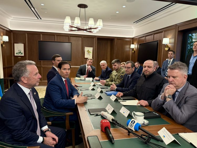 Zelensky: “Giorni decisivi per la pace”. A Miami colloqui intensi tra Kiev e la squadra di Trump