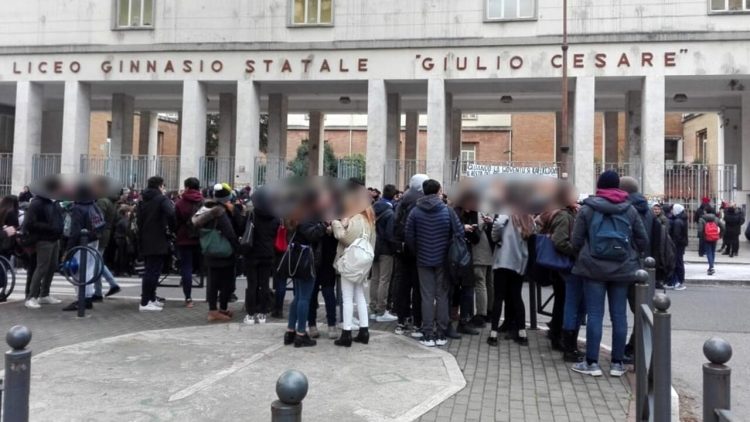 La “lista degli stupri” al liceo Giulio Cesare, il ministro Valditara promette sanzioni