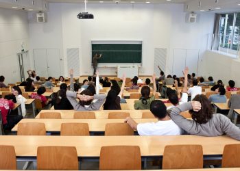 Meno 100mila laureati in 10 anni: l’università italiana regge nei ranking ma perde studenti