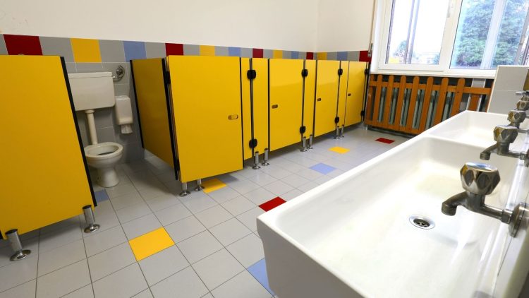 Studentesse spiate e filmate nei bagni dell’università: l’allarme alla Ca’ Foscari