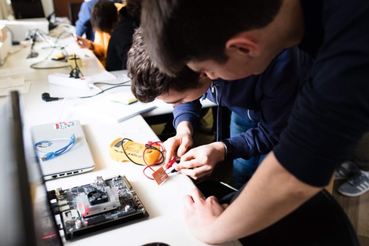 Alternanza scuola-lavoro, coperto anche l’infortunio dall’abitazione all’azienda