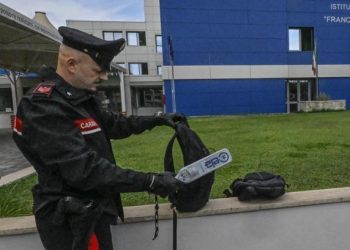 Arriva la circolare per l’uso di metal detector firmata da Piantedosi e Valditara