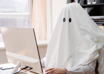 Perché le aziende pubblicano annunci di lavoro falsi: cosa sono i “ghost job” e perché riguardano anche l’Italia