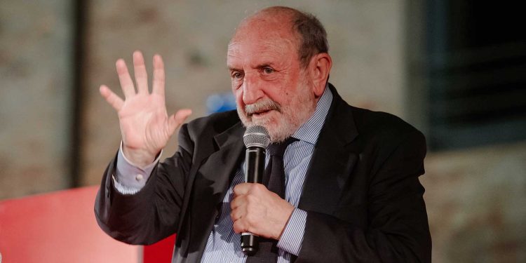 Galimberti: “I creativi disturbano”, cos’è l’intelligenza divergente