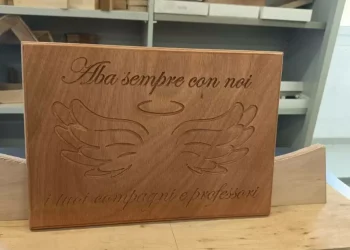 La pagella e una targa per ricordare ‘Aba’ Youssef, morto a scuola