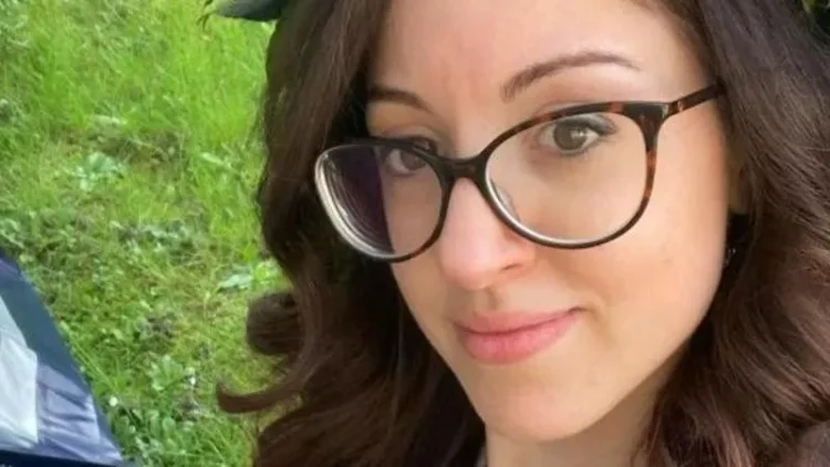 Prof e neomamma chiede di rinviare il corso di abilitazione: interviene Valditara