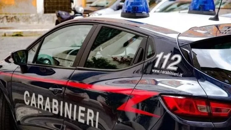 Perugia, arrestato un ragazzo di 17 anni per terrorismo: “Progettava una strage a scuola”