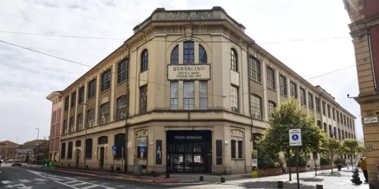 Università del Piemonte Orientale, lavoratrice cade dal terzo piano e muore