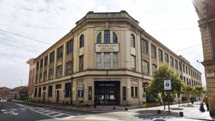 Università del Piemonte Orientale, lavoratrice cade dal terzo piano e muore