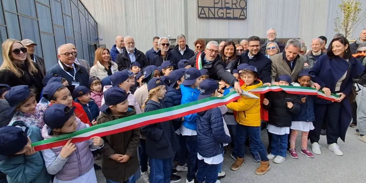 Dedicata una scuola a Piero Angela a Mantova