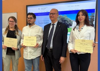 Valditara premia tre docenti dell’Istituto “Cavalleri” di Parabiago (MI) per un intervento durante una gita scolastica