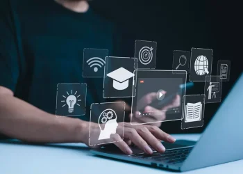 Università telematiche, il settore supera i 3 miliardi in Italia: crescita, dati e criticità