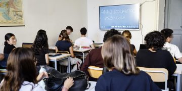 Studente transgender ‘umiliato a scuola da una prof’