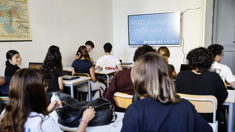 Studente transgender ‘umiliato a scuola da una prof’