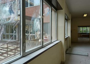 Vandali nelle scuole di Roma: danni per mezzo milione l’anno tra blitz, incendi e raid notturni