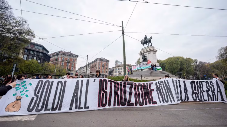 Oggi lo sciopero di insegnanti e ATA: “Contro il taglio delle ferie estive e le spese militari”
