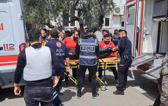 Sparatoria in una scuola media in Turchia, almeno nove morti