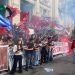 Protesta studenti davanti al ministero contro riarmo, prove Invalsi e riforma istituti tecnici: “mettete dei fiori nei vostri fucili”